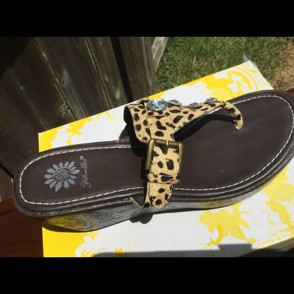 SHOES - Picture 4 of 7